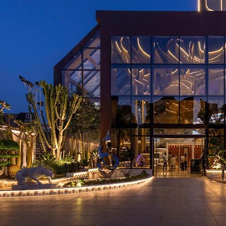 Mirage Hotel & Conference Center Alessandria Esterno foto The entrance of the hotel
