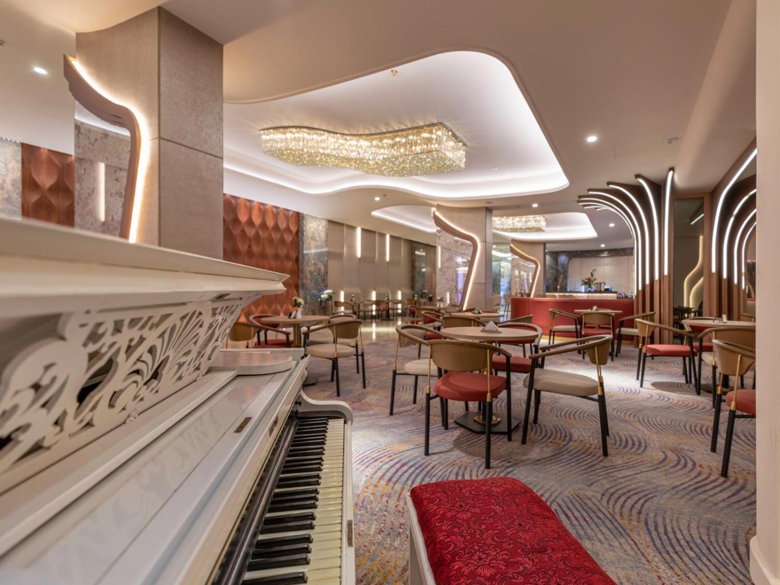 Mirage Hotel & Conference Center Alessandria Esterno foto The interior of the new restaurant
