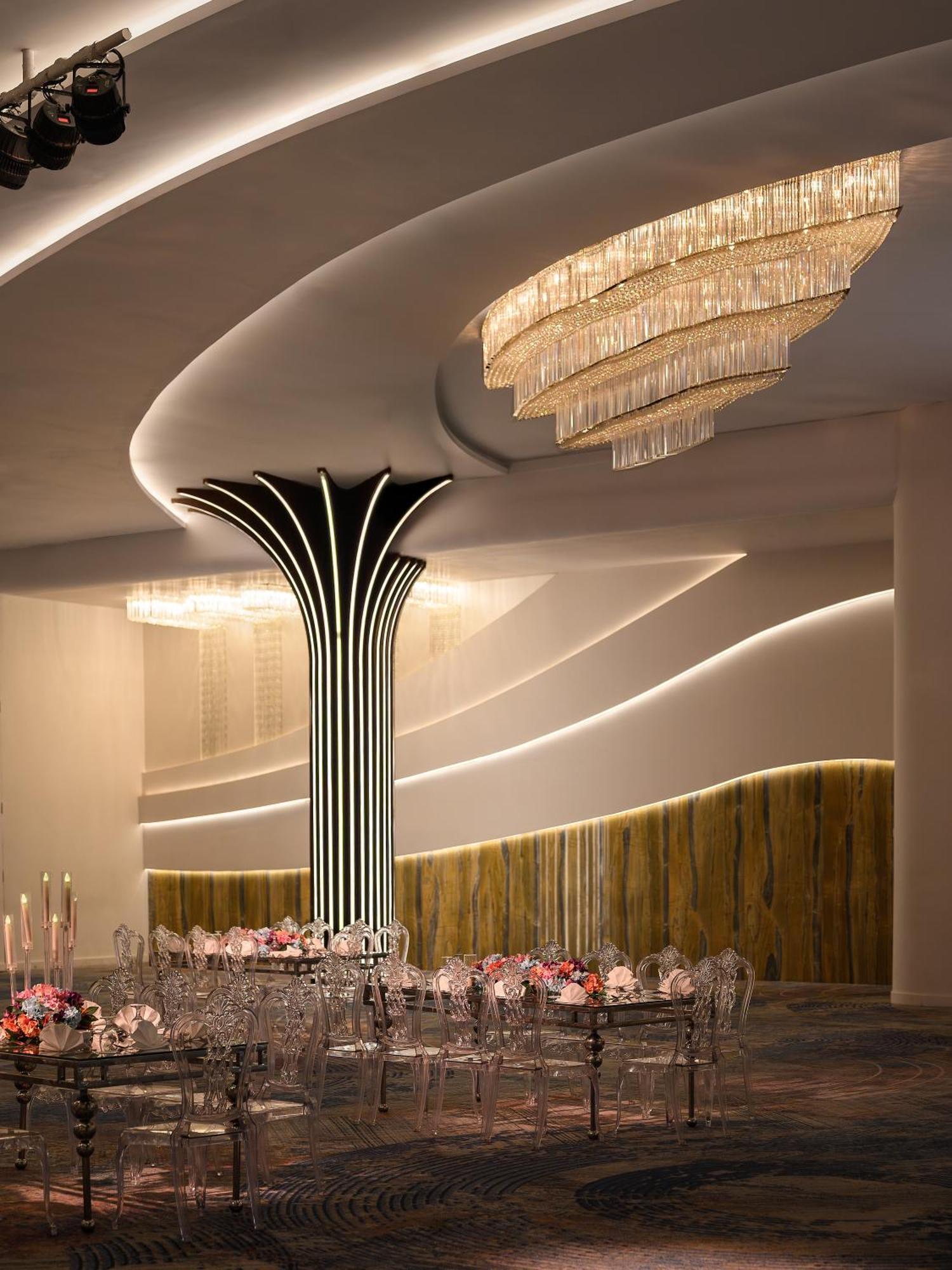 Mirage Hotel & Conference Center Alessandria Esterno foto The interior of the ballroom